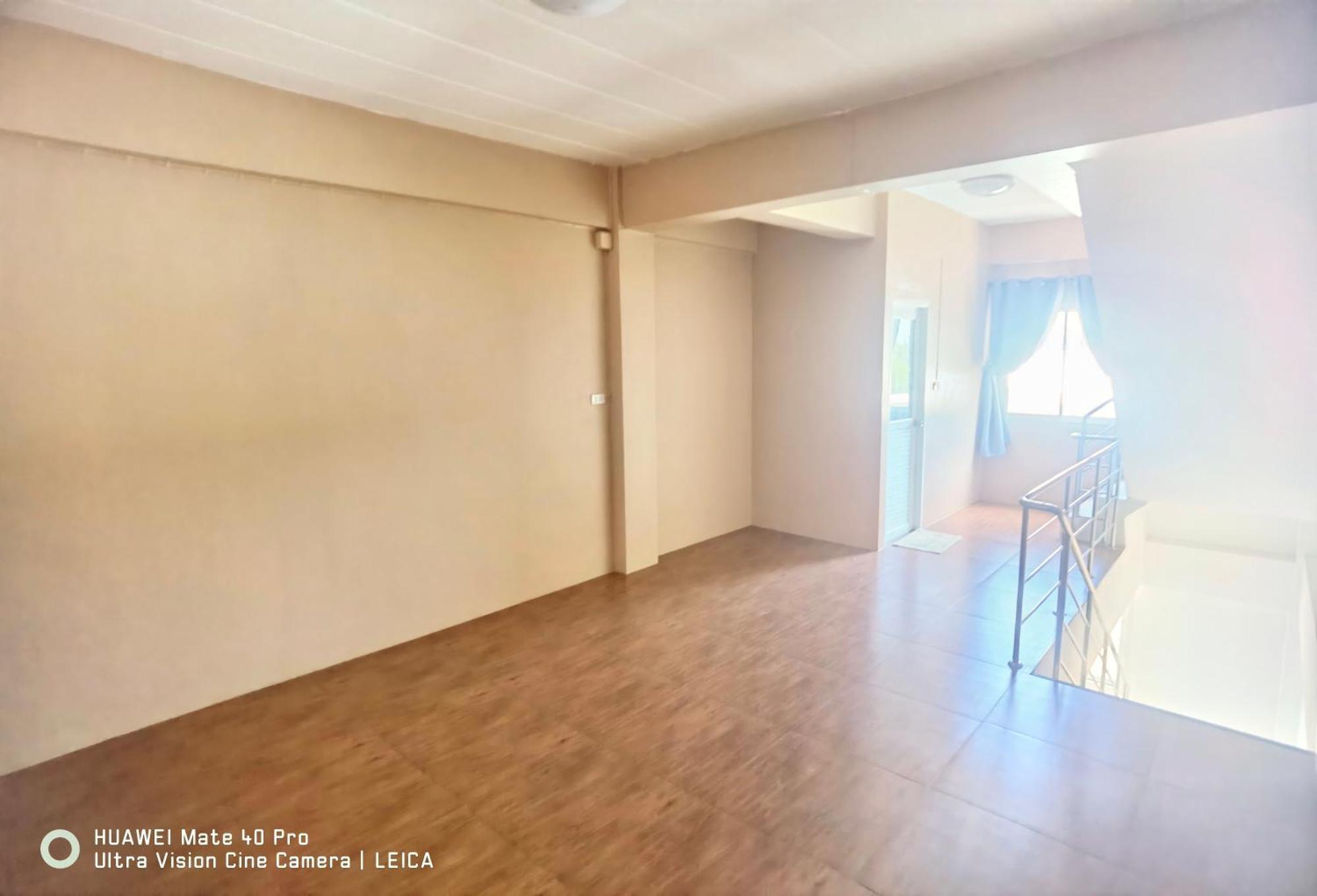 فندق 115 Townhouse Ban Khlong Krang المظهر الخارجي الصورة