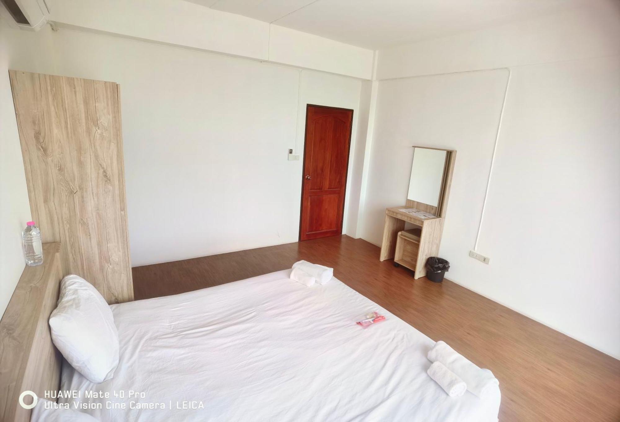فندق 115 Townhouse Ban Khlong Krang المظهر الخارجي الصورة